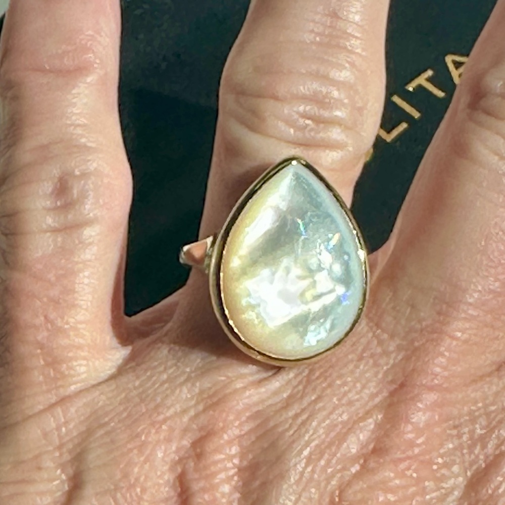 18kt yellow gold Rock Candy teardrop mother of pearl ring